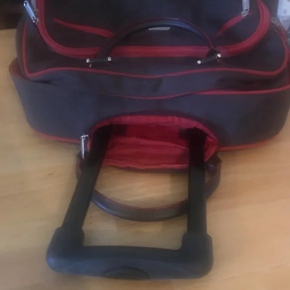 Baggallini Travel Set - Picture 3 of 9